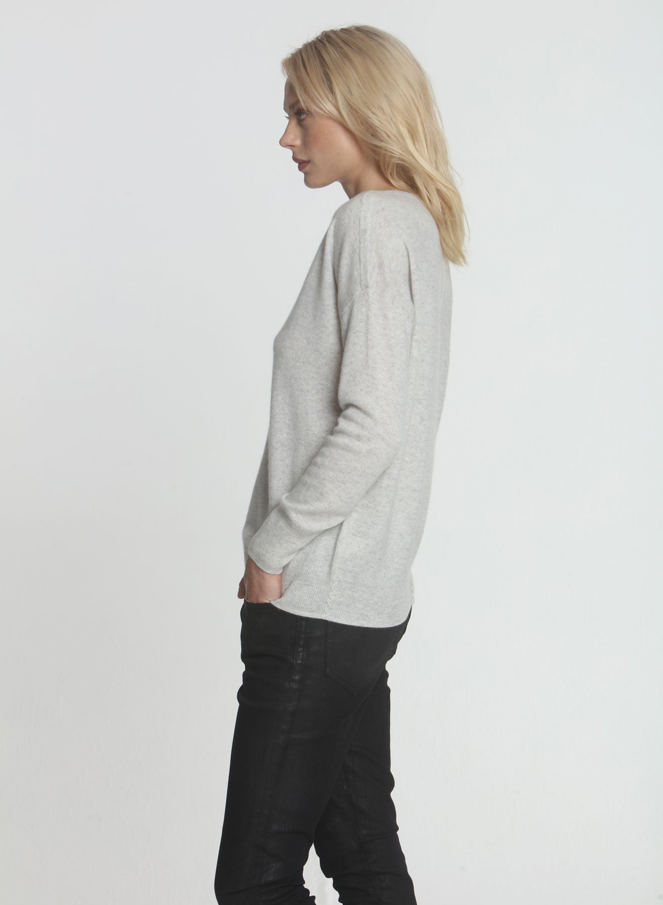 CORE Cashmere BF Vee - Pumice