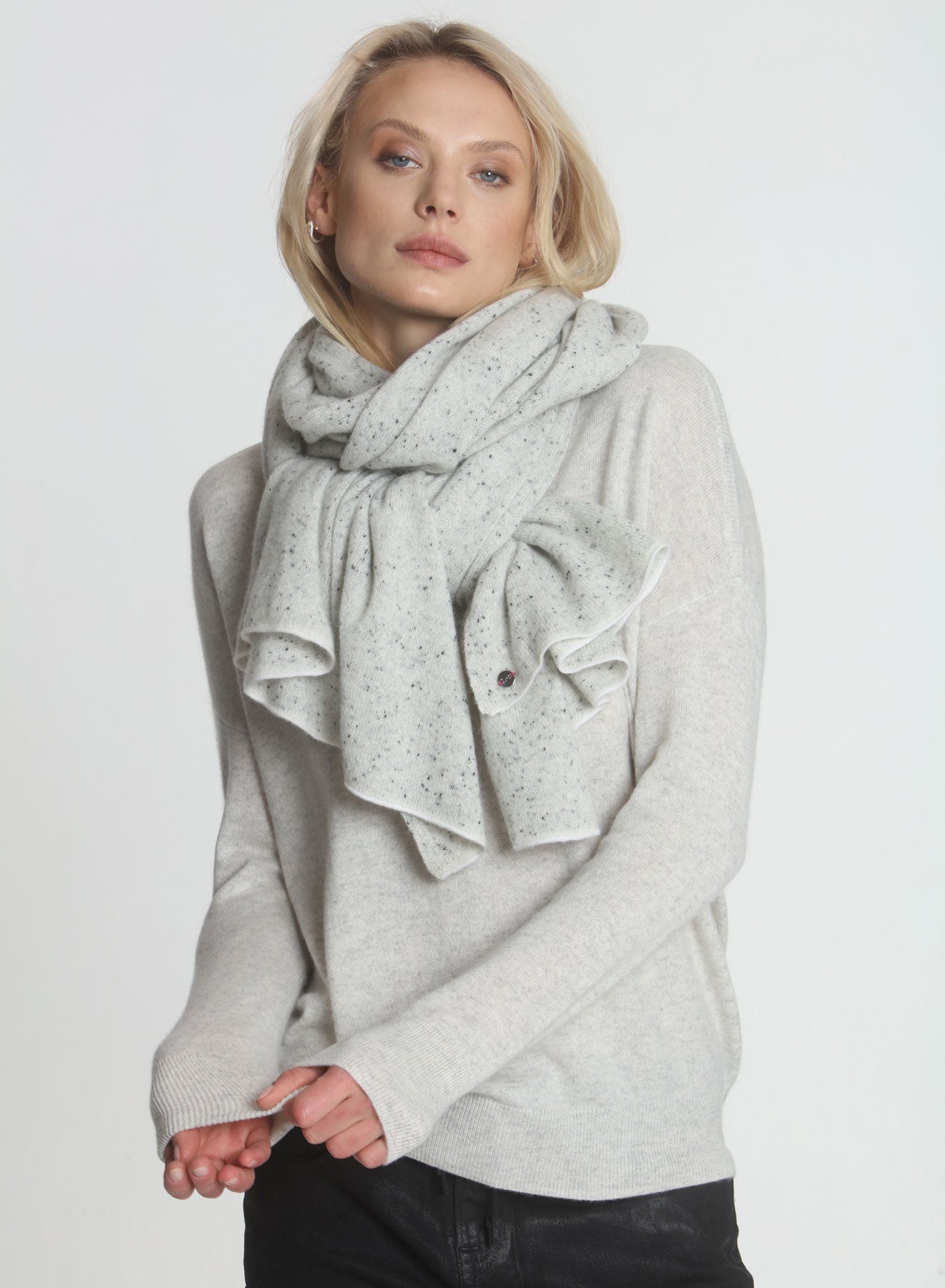 CORE Cashmere BF Vee - Pumice